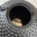 THÉIÈRE JAPONAISE EN FONTE WAZUQU HIRA-ARARE NOIRE 600ml