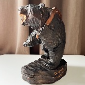 SCULPTURE D'OURS D'HOKKAÏDO DEBOUT