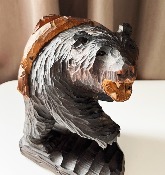 SCULPTURE D'OURS D'HOKKAÏDO DEBOUT