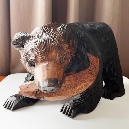 GRANDE SCULPTURE D'OURS D'HOKKAÏDO 
