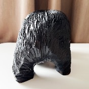 SCULPTURE D'OURS NOIR D'HOKKAÏDO 