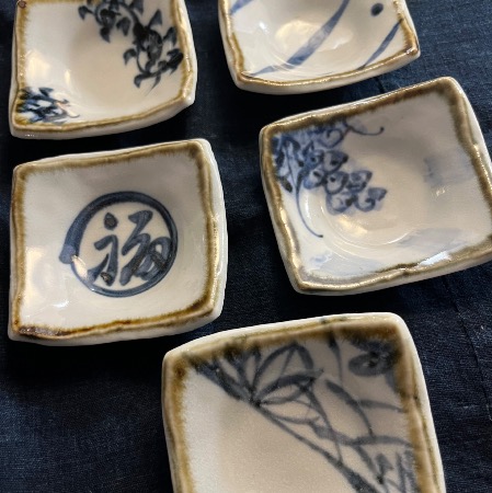 SET de 5 PETITES ASSIETTES JAPONAISES CARRÉES