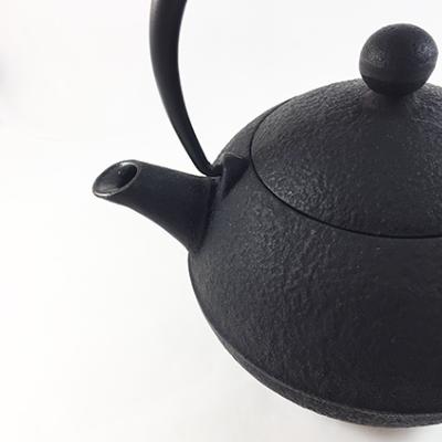 THÉIÈRE JAPONAISE EN FONTE NAGOMI NOIRE