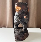 SCULPTURE D'OURS D'HOKKAÏDO DEBOUT